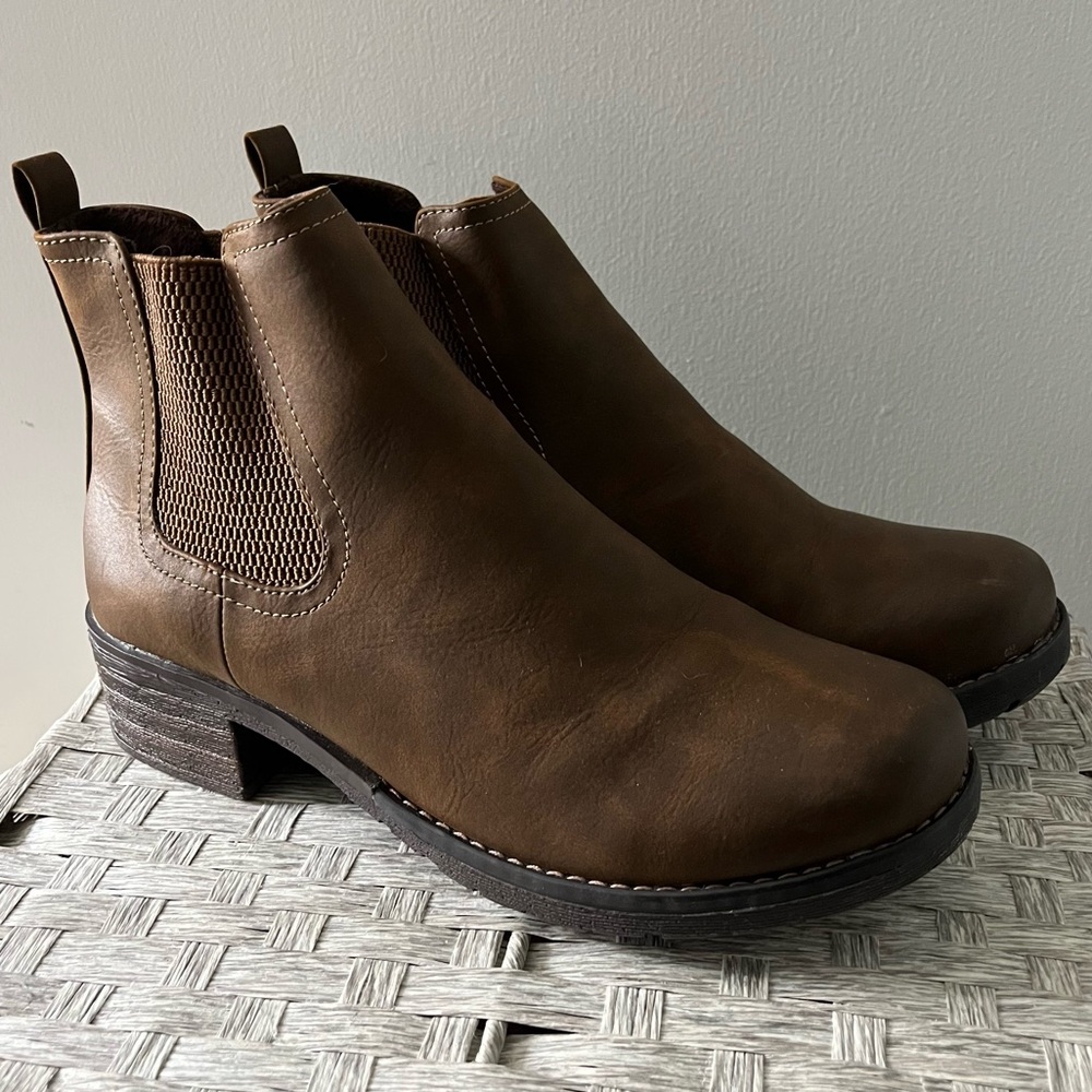 Eastland Jasmine Women 10 Brown Ankle Boots Heel Rubber Sole Soft Interior